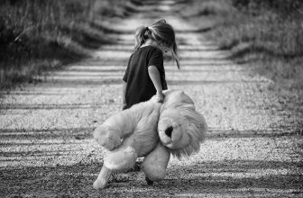 girl, walking, teddy bear