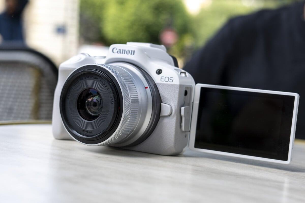 Le Canon EOS R50 et son écran sur rotule
