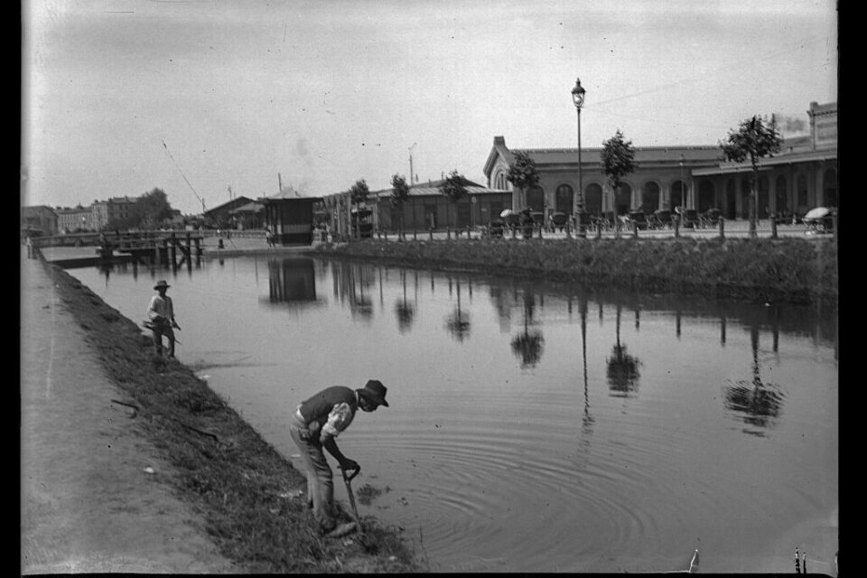 Le canal du Midi, et derrière l'ancienne gare Matabiau, le 20 juin 1901