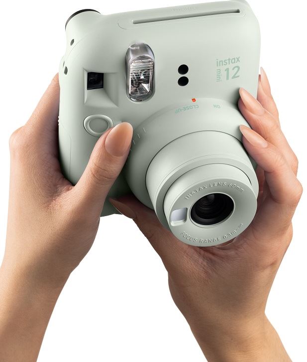 230111-Instax-Mini-12-Feature-6-Twist-The-Lens_1195_mint_green