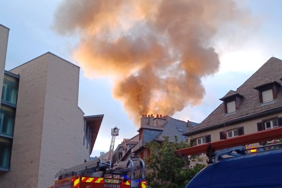 Le feu a détruit le dernier étage de Rodez Agglo, qui héberge plusieurs entreprises.