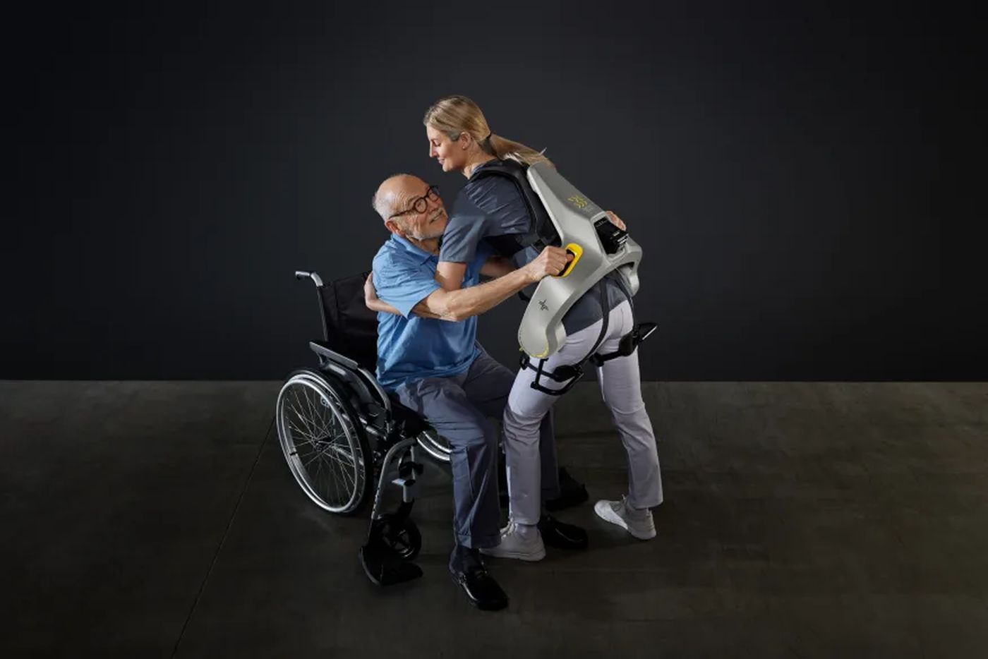 German Bionic dévoile l'Apogee+, un exosquelette destiné au levage des personnes à mobilité très réduite