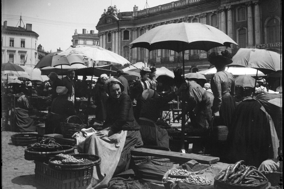 Le marché de la place du Capitole, en juin 1896.