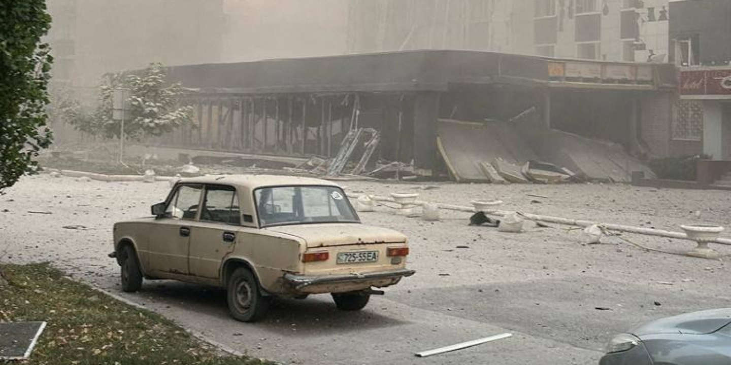 cinq morts après une frappe russe sur un immeuble dans l’est de l’Ukraine, selon Kiev