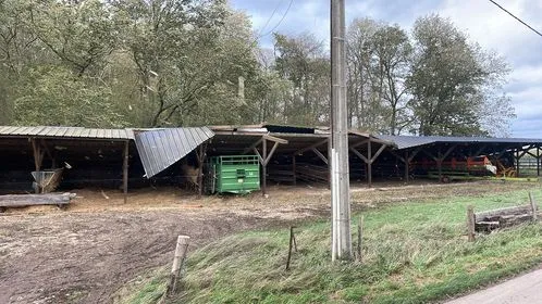 Les bâtiments d'une ferme située à Bérengeville-la-Campagne (Eure) ont été touchés par la tempête Ciarán jeudi 2 novembre 2023.