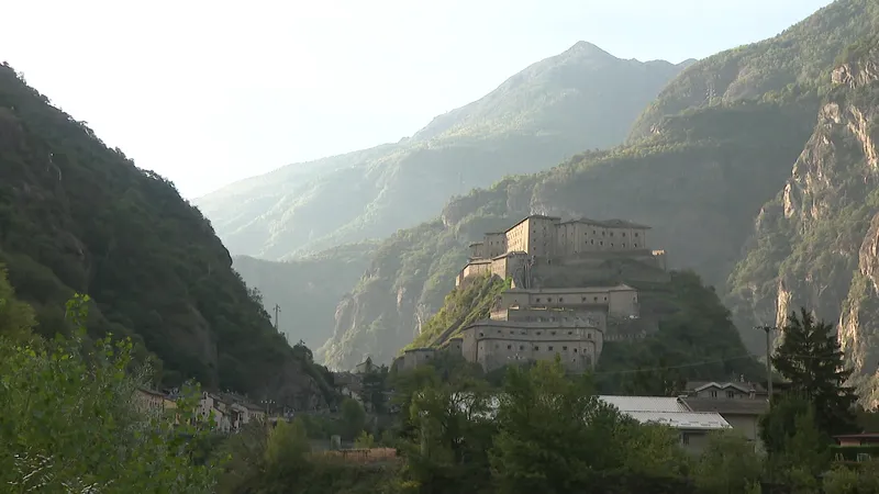 Le fort de Bard, en basse vallée d'Aoste (Italie), devait initialement accueillir, dans ses collections du musée de la montagne, l'exposition