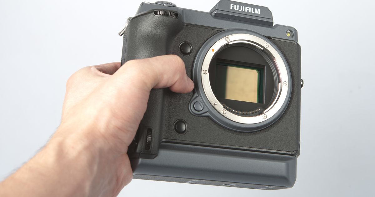 Bon plan – Le boîtier photo Fujifilm GFX 100 "5 étoiles" à 4 999,00 € (-32%) (terminé)