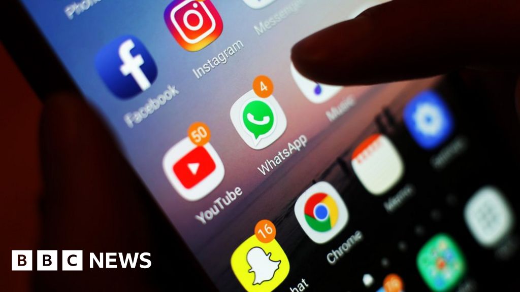 Pakistan blasphemy: Student sentenced to death over Whatsapp messages