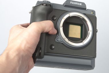 Bon plan – Le boîtier photo Fujifilm GFX 100 “5 étoiles” à 4 999,00 € (-32%) (terminé)