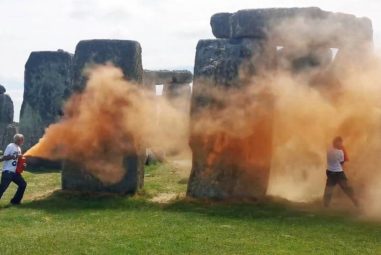 Environmental protesters spray ‘orange powder paint’ on Britain’s Stonehenge