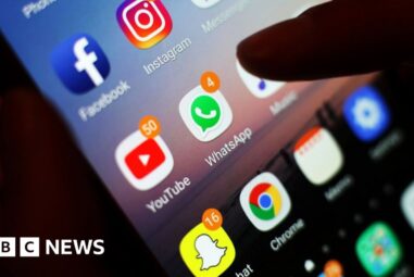 Pakistan blasphemy: Student sentenced to death over Whatsapp messages