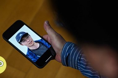 Rising number of Chinese grievers are turning to AI to create lifelike avatars of the departed – YP