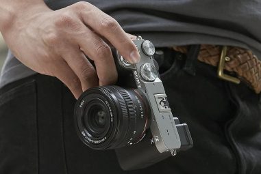 Sony lance l’A7C R 66-MP en même temps que l’A7C II, un appareil photo compact plein format centré sur la vidéo