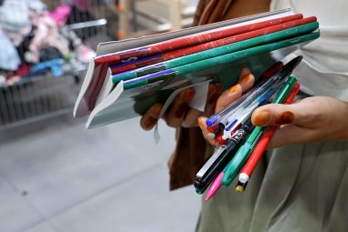 VIDÉO. « Un stylo, c’est un stylo » : pour une rentrée sans se ruiner, ils optent pour la seconde main