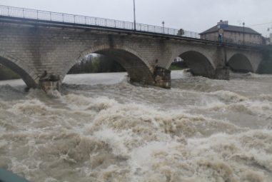 des cours d’eau en crue, plusieurs coulées de boues et des routes coupées