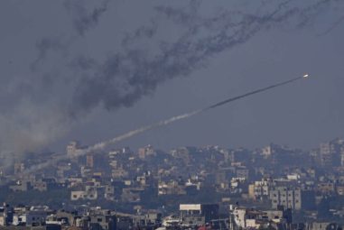 l’armée israélienne dit avoir bombardé plus de 200 cibles, vendredi, à Gaza